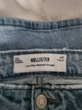 Hollister Light Blue Relaxed Straight Jeans, Size 31